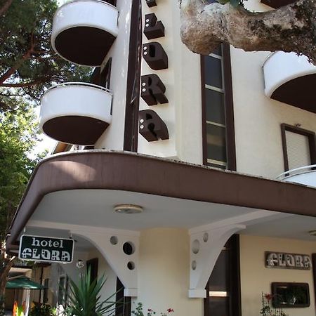 Hotel Flora Белариа-Игеа Марина Екстериор снимка