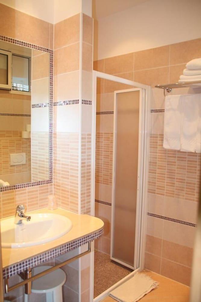 Hotel Flora Белариа-Игеа Марина Екстериор снимка