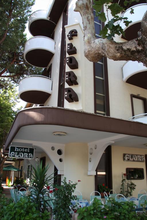 Hotel Flora Белариа-Игеа Марина Екстериор снимка