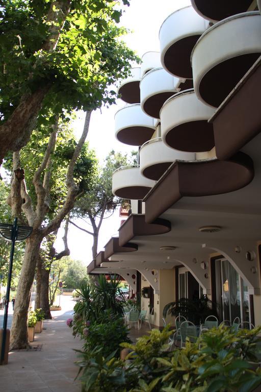 Hotel Flora Белариа-Игеа Марина Екстериор снимка