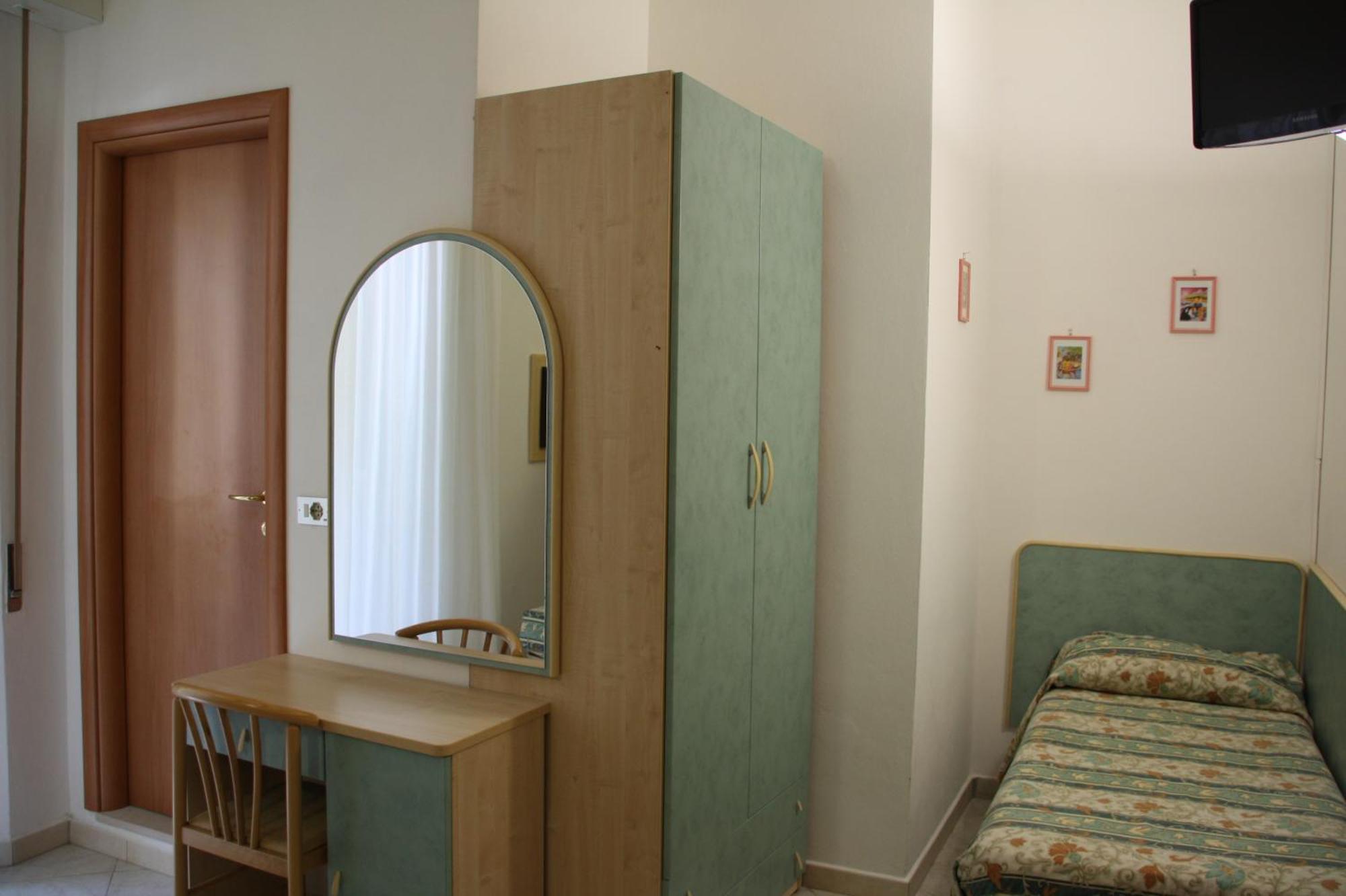Hotel Flora Белариа-Игеа Марина Стая снимка