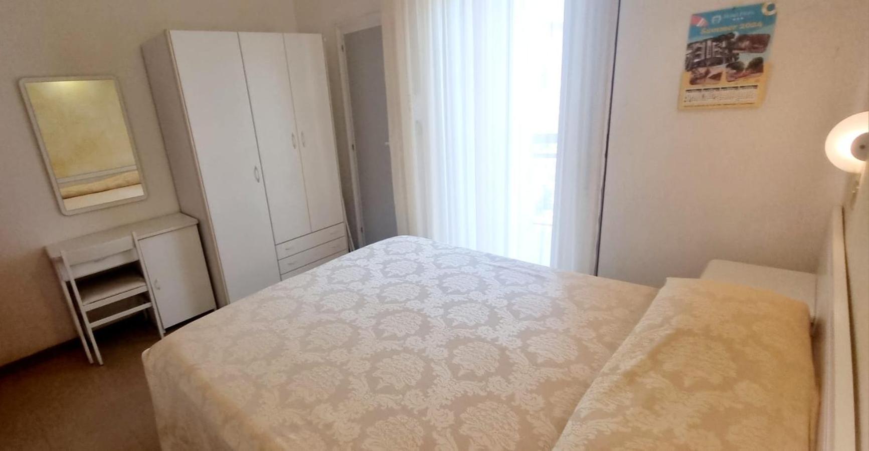Hotel Flora Белариа-Игеа Марина Стая снимка