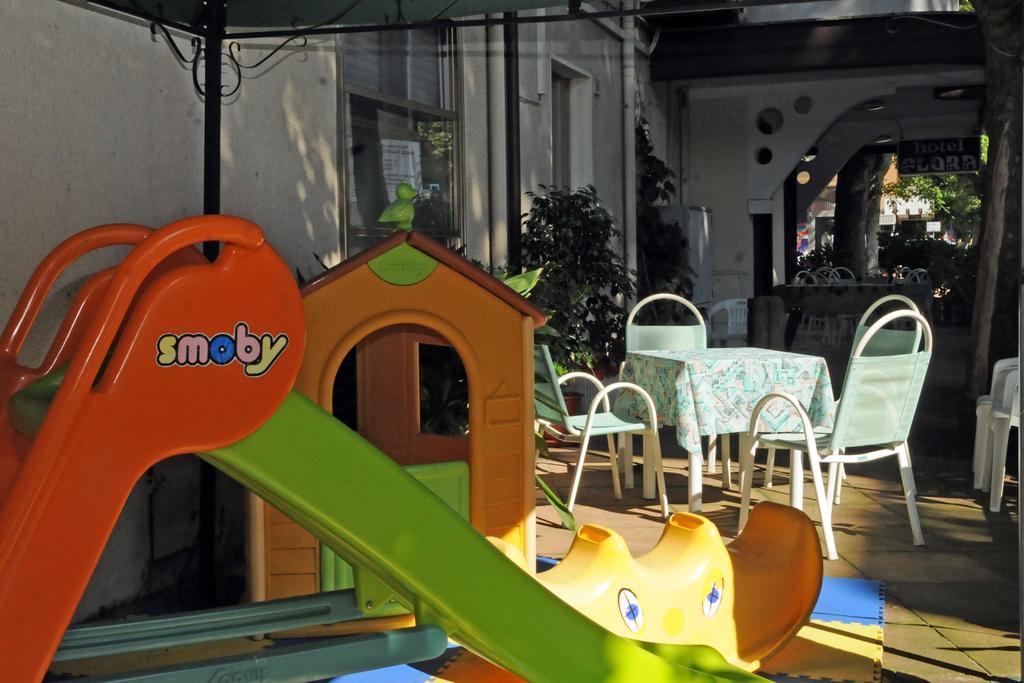 Hotel Flora Белариа-Игеа Марина Екстериор снимка