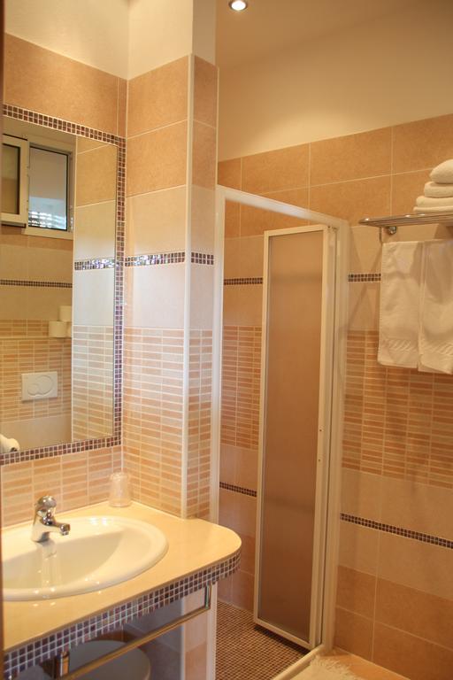 Hotel Flora Белариа-Игеа Марина Екстериор снимка
