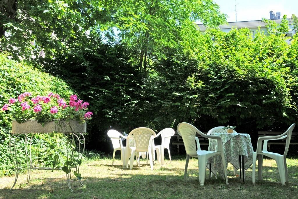 Hotel Flora Белариа-Игеа Марина Екстериор снимка