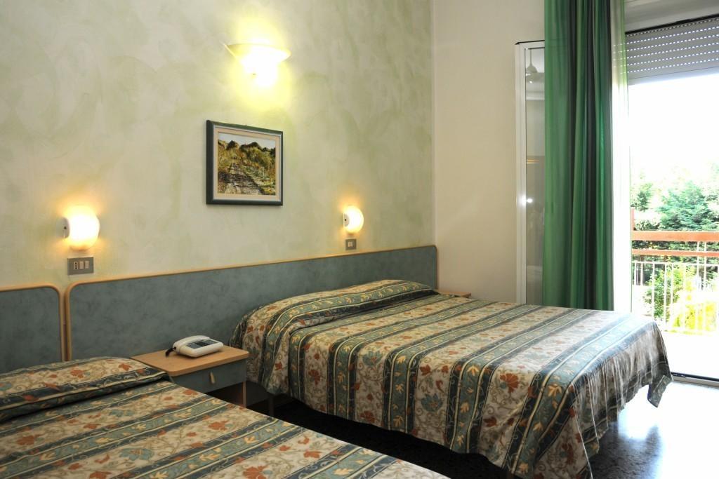 Hotel Flora Белариа-Игеа Марина Стая снимка