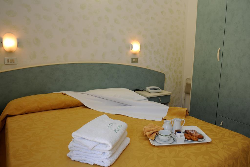 Hotel Flora Белариа-Игеа Марина Екстериор снимка