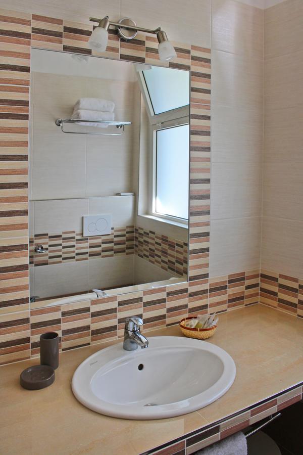 Hotel Flora Белариа-Игеа Марина Екстериор снимка